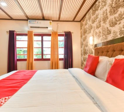 EGH Houseboat