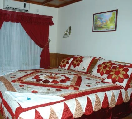 EGH Houseboat