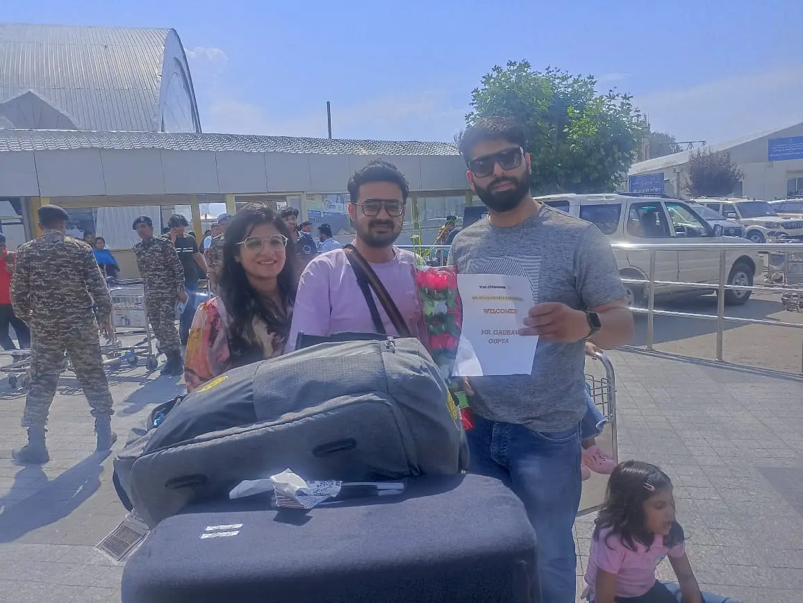 Couple welcomed in Kashmir with Vacationum Trip Planners placard.